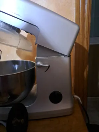 Batidora amasadora plateada