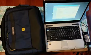 Portátil Toshiba y funda de transporte Samsonite