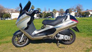 Piaggio X8 125cc Maxiscooter