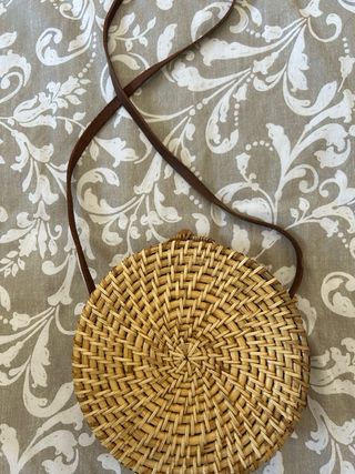 Bolso redondo de rafia Zara