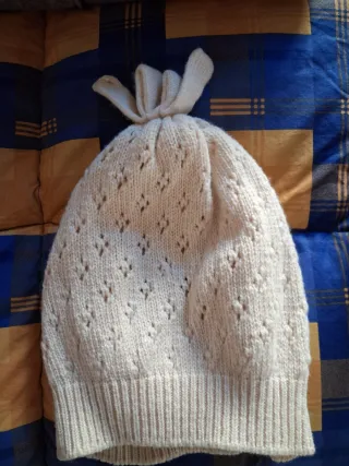 Cappellino donna lavorato a maglia