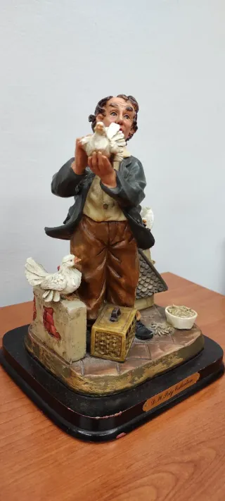 Statuetta Poly Collection Uomo con Piccioni
