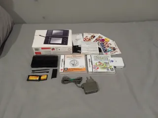 Nintendo DS Negra con 2 juegos y accesorios