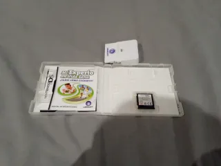 Nintendo DS Negra con 2 juegos y accesorios