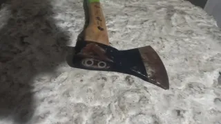 Hacha de mano de madera