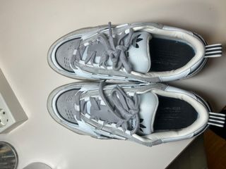 Zapatillas Adidas ADI2000 Gris y Blanco