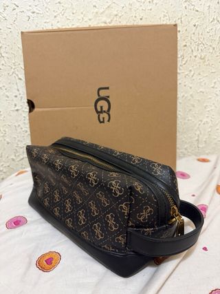 Bolso neceser Guess estampado