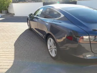 Tesla Model S 2014