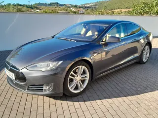 Tesla Model S 2014
