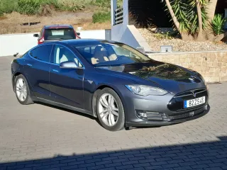 Tesla Model S 2014