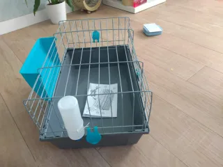 Jaula para mascotas gris y turquesa