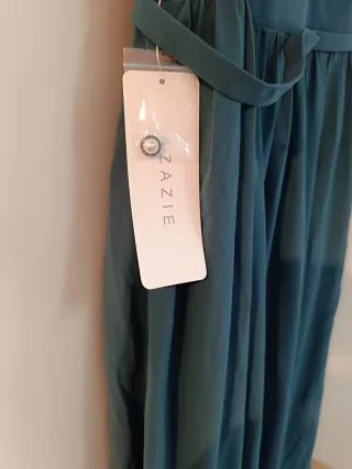 Vestido largo verde con abertura