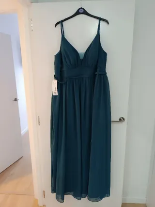 Vestido largo verde con abertura