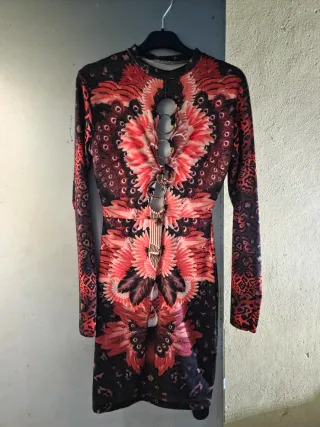 Vestido estampado con aberturas