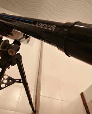 Telescopio Tasco con trípode