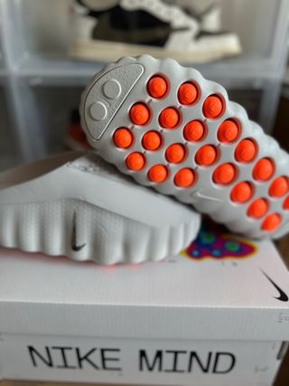 Nike Mind 001