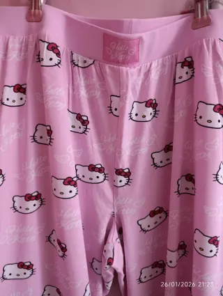 Pijama Hello Kitty rosa y blanco