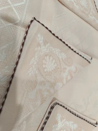 Mantelería bordada nueva