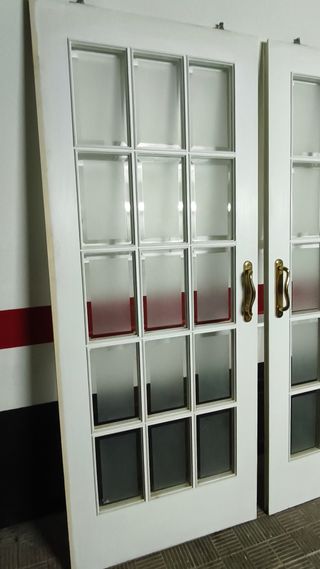 Puertas correderas de madera acristaladas