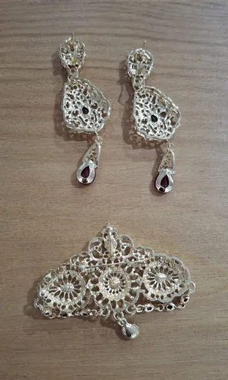 Aderezo NUEVO dorado y burdeos