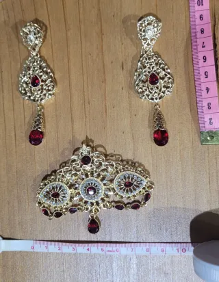 Aderezo NUEVO dorado y burdeos