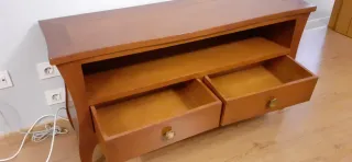 Set de muebles de salón: Vitrina, mesa, cómoda, tv