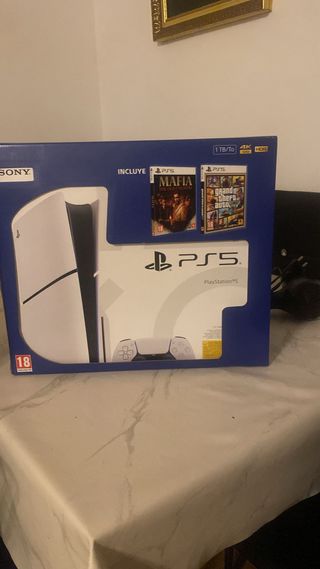 PlayStation 5 con Mafia y Grand Theft Auto