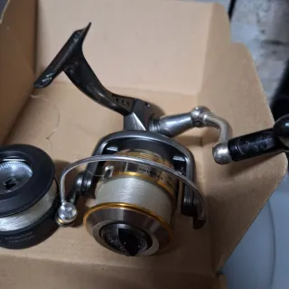 Carrete de pesca de fabricación alemana, con sedal