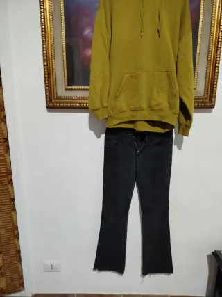 Set jeans anonimi ma molto belli, felpa pull&bear