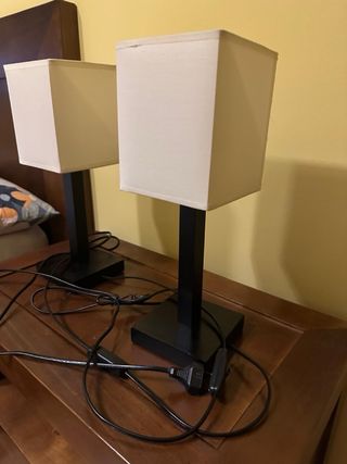 Lampada da soffitto e 2 comodini bianchi