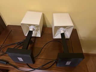 Lampada da soffitto e 2 comodini bianchi