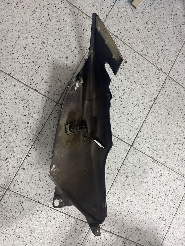 Quilla lateral izquierda Peugeot Speedfight 2 49