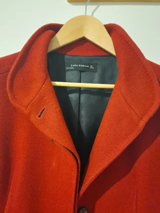 Abrigo Zara cuello chimenea rojo