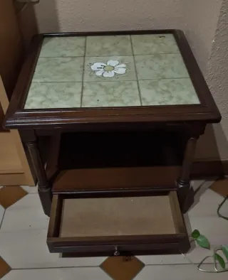 Mesa auxiliar madera con tapa cerámica