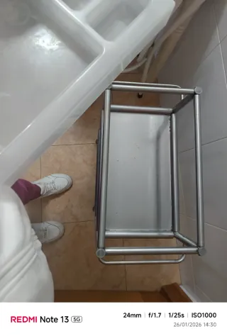 Carrito auxiliar metálico con ruedas