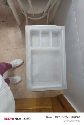 Carrito auxiliar metálico con ruedas