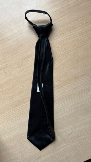 Corbata negra para disfraz