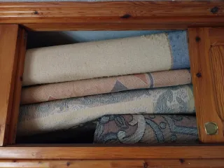 Lote de alfombras enrolladas, escucho ofertas