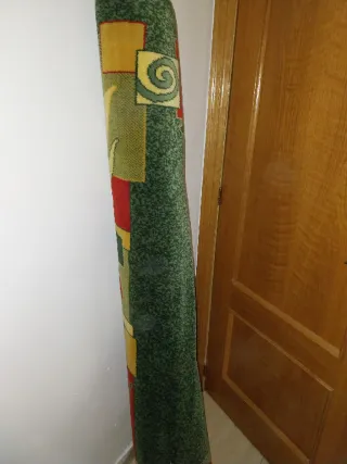 Lote de alfombras enrolladas, escucho ofertas