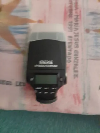 Nikon D3100 + Flash MK320 + Lente 18-55mm