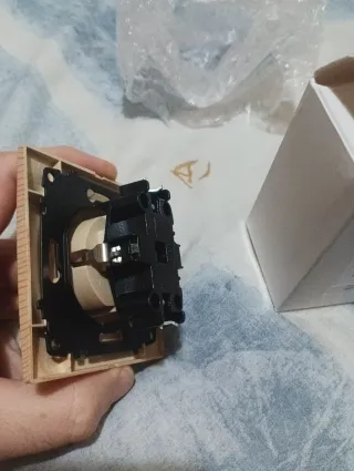 Enchufe Eléctrico Madera 250V AC