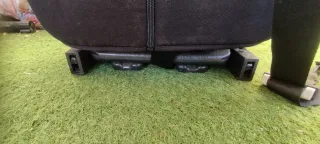 Silla coche Piku negra con ribete rojo