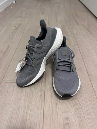 Adidas Ultraboost 22 grises