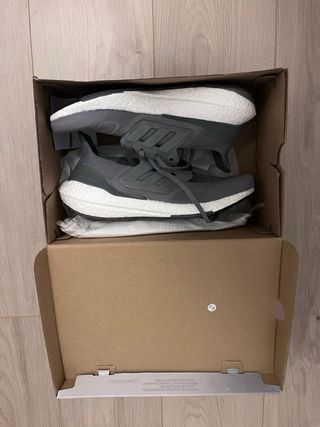 Adidas Ultraboost 22 grises