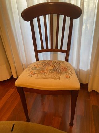 4 Sillas Tapizadas con Diseño Floral