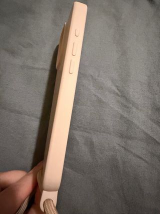 Cover iPhone 15 Pro Nera e Rosa con Laccio