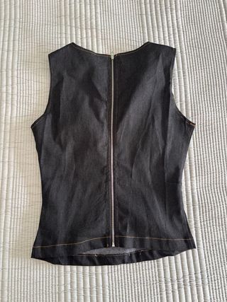 Top negro cut out estilo denim de la marca Talenza