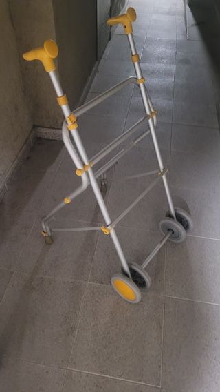 Andadores y silla de transporte enfermos