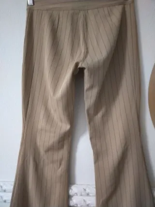 Traje chaqueta y pantalón rayas beige