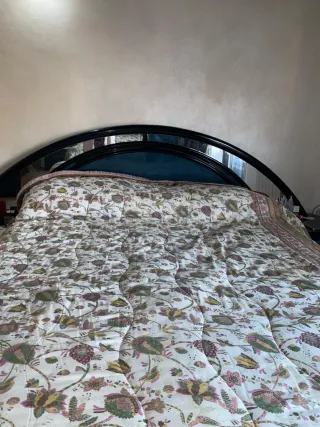 Letto matrimoniale con 2 comodini